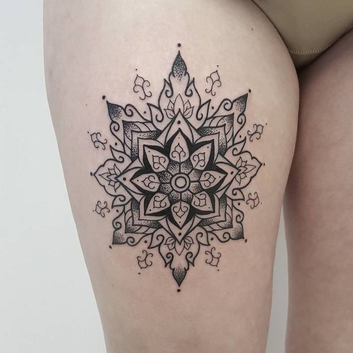 Right thigh mandala tattoo by Marek EMDE Donocik