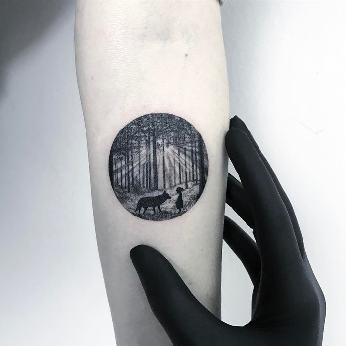 Tiny Circle Tattoo By Eva Krbdk