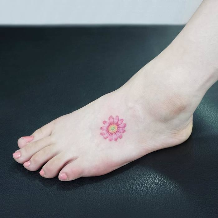 Delicate flower tattoo by Tattooist Ida