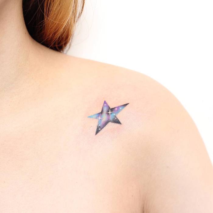 Star tattoo by Tattooist Ida