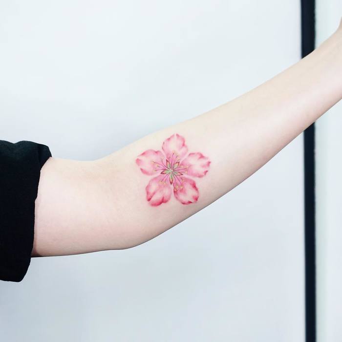 Delicate flower tattoo by Tattooist Ida