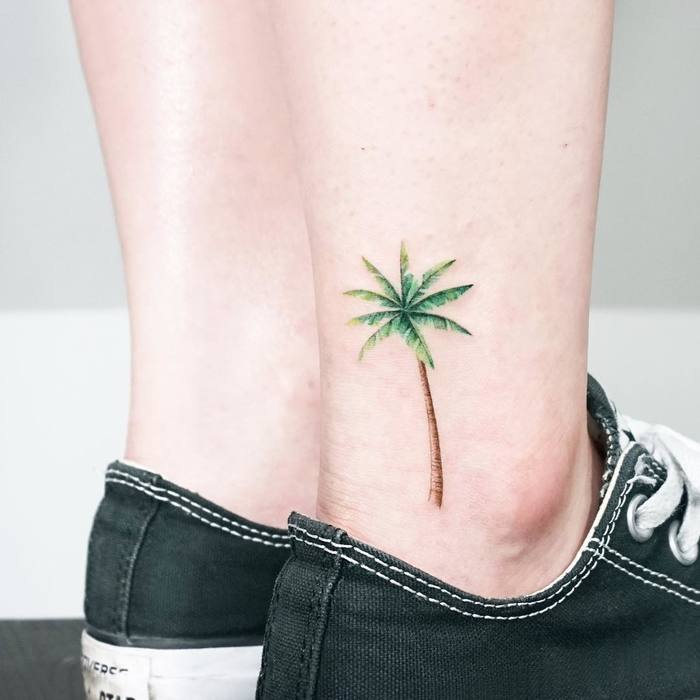 Palm tree tattoo by Tattooist Ida
