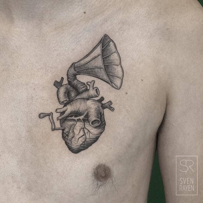 Surreal Anatomical Heart by Sven Rayen