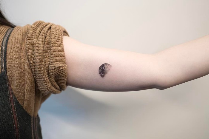 Small Half Moon Tattoo by ilwolhongdam