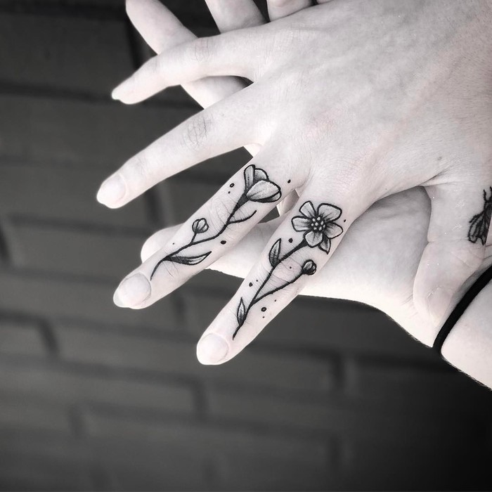 Pretty Flowers on Fingers by ratcult