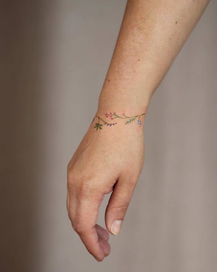 Floral Bracelet Tattoo by Cindy van Schie