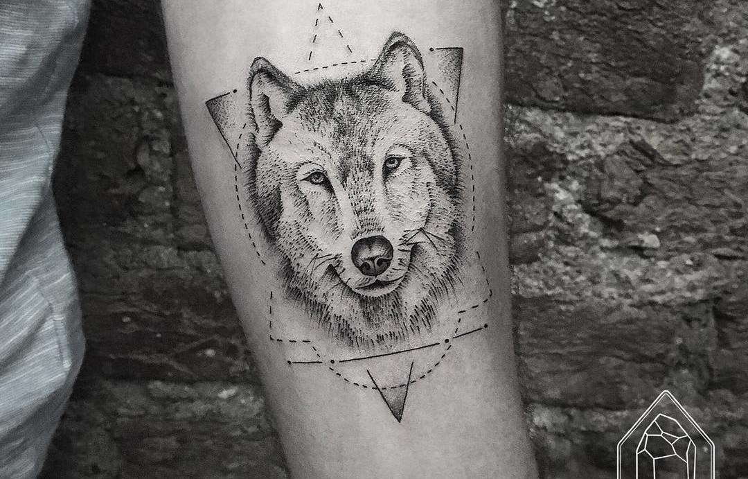 40 Amazing Wolf Tattoo Designs and Ideas
