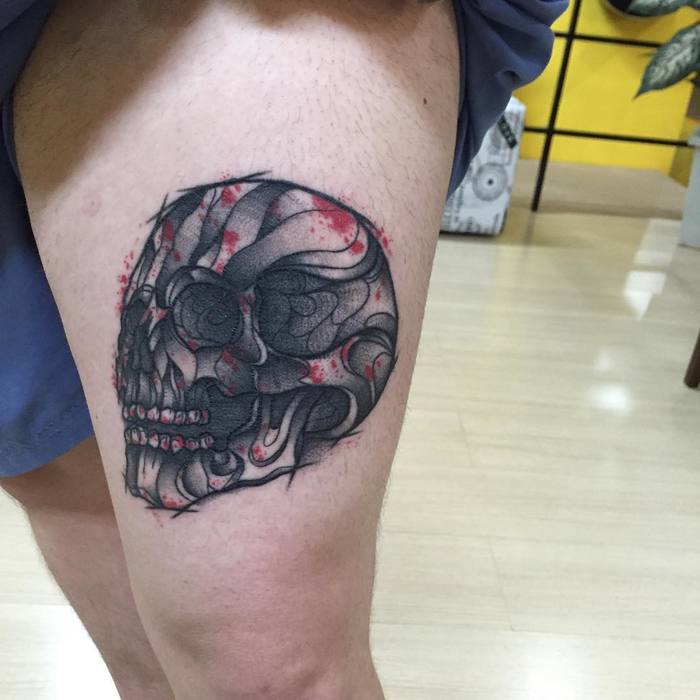 Bleeding Skull Tattoo by Thiago Leite 